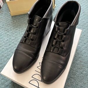 Selling Prima Royale black boots, used but in like-new condition